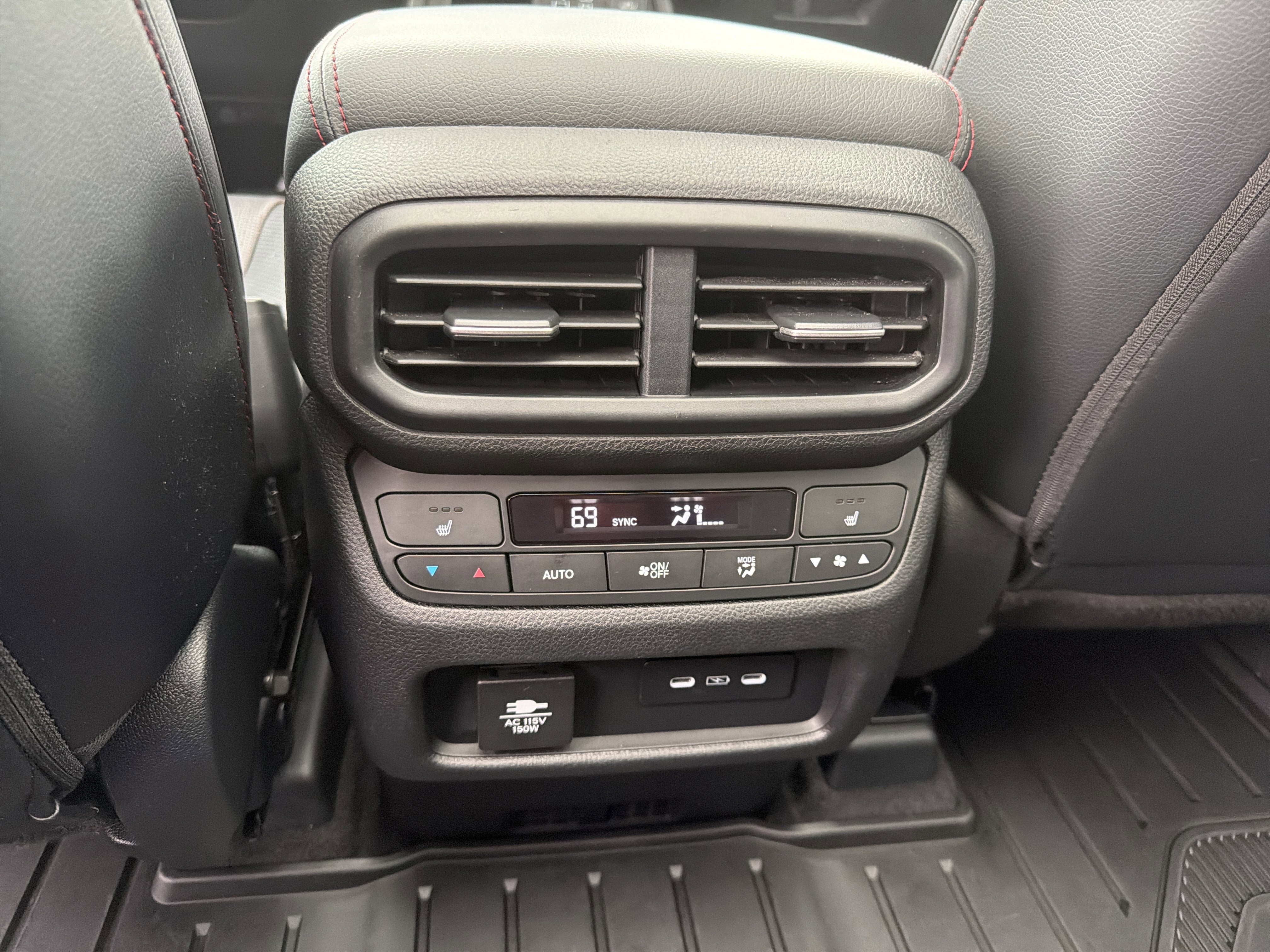 Used 2025 Honda Pilot Black Edition image 5