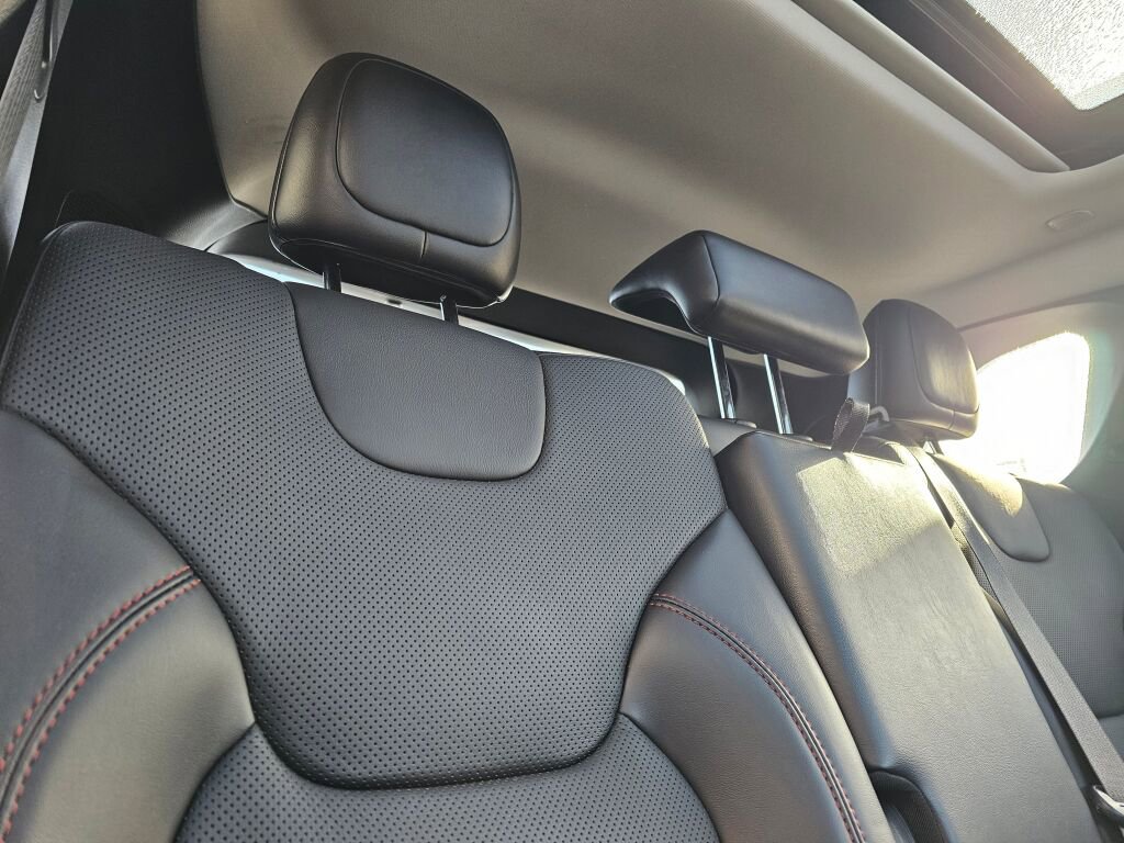 Used 2019 Jeep Cherokee Trailhawk image 12