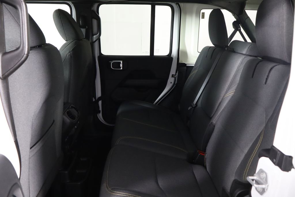 Used 2025 Jeep Wrangler Unlimited Sahara AWD/4WD image 17