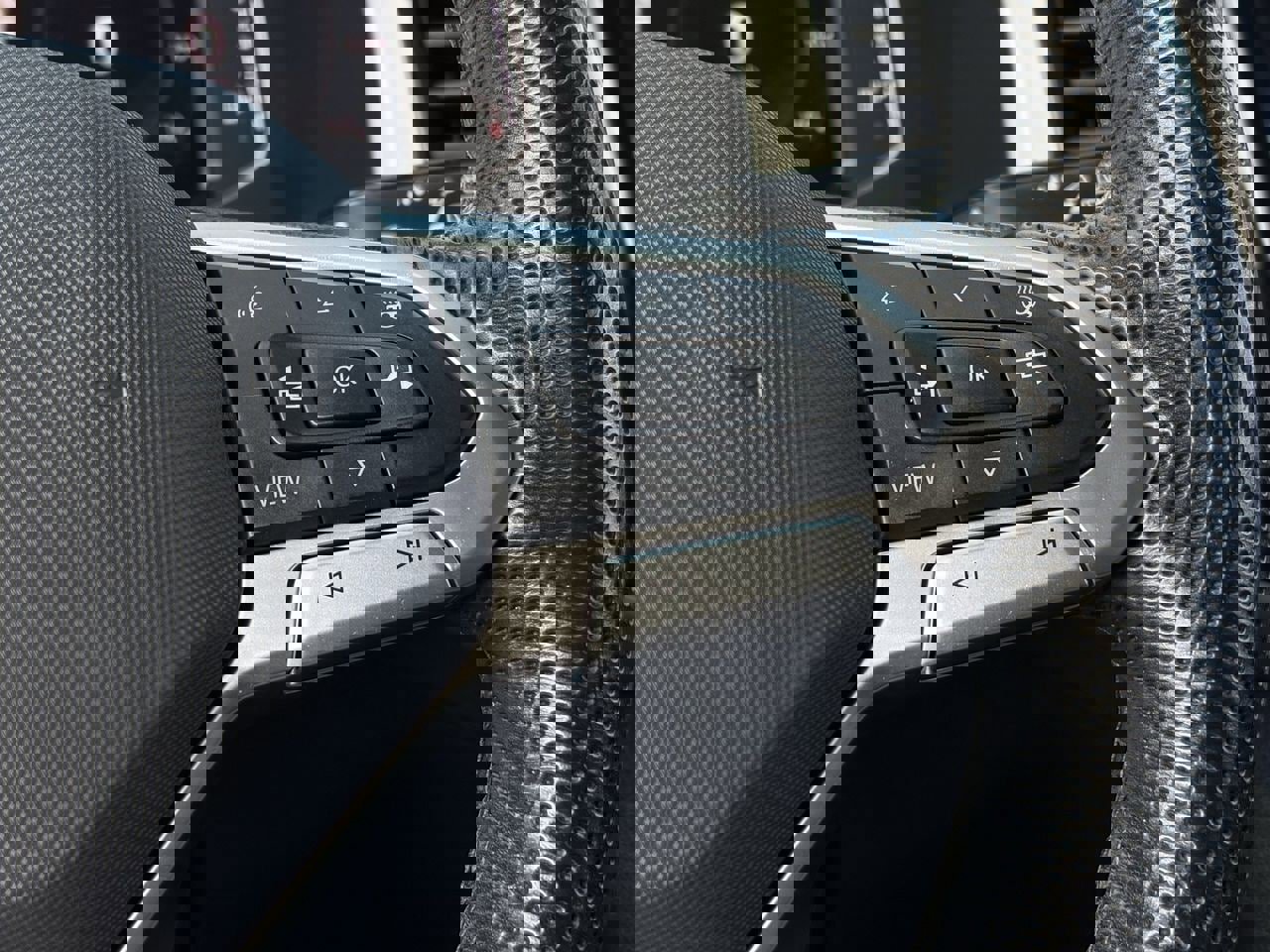 Used 2022 Volkswagen Atlas Cross Sport SEL Premium R-Line AWD/4WD image 17