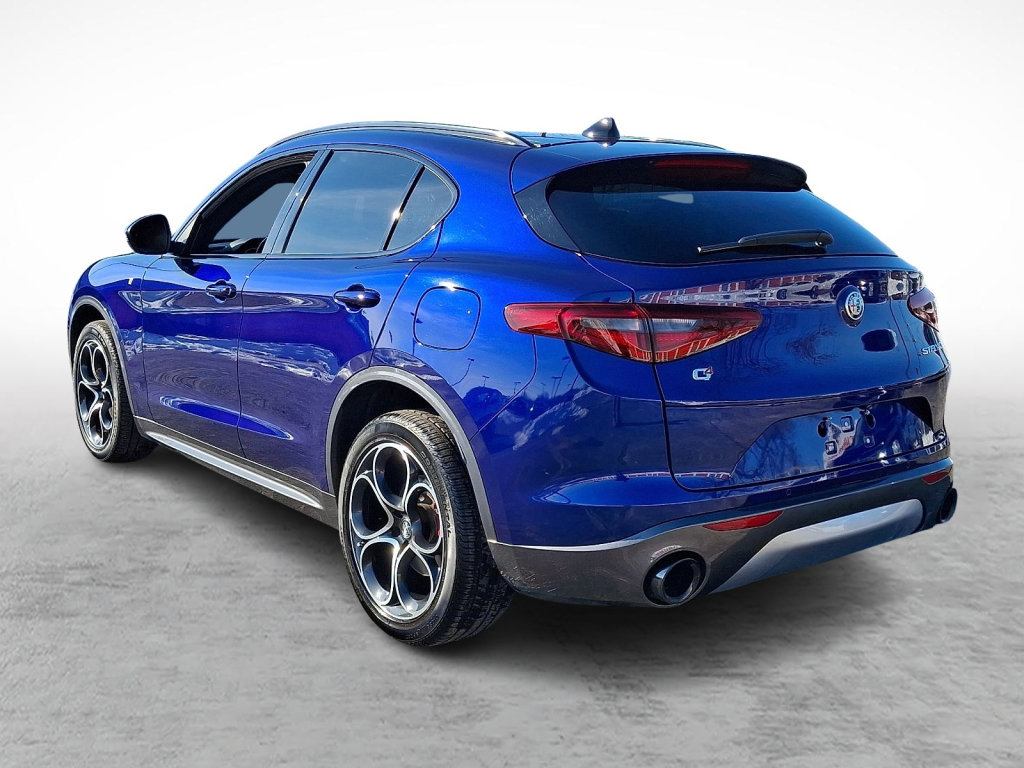 Used 2023 Alfa Romeo Stelvio Ti image 3
