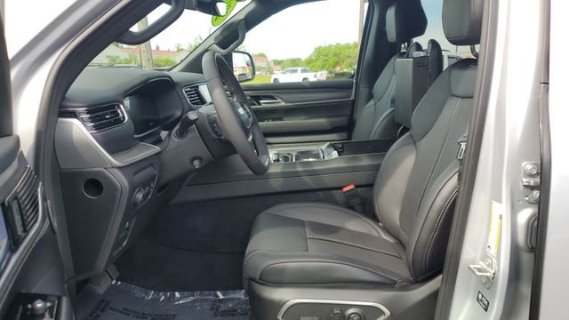Used 2024 Jeep Wagoneer Series II w/ Convenience Group I AWD/4WD image 5