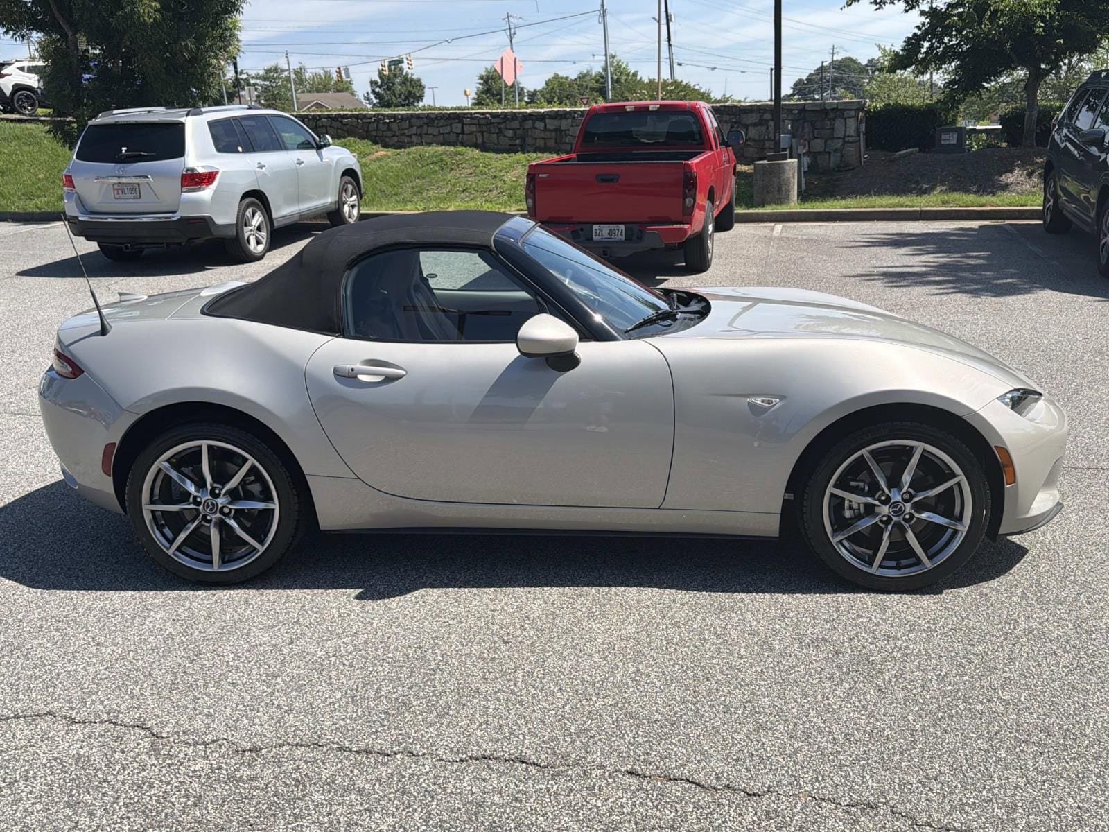 Used 2022 MAZDA MX-5 Miata Grand Touring w/ Weather Package RWD image 8