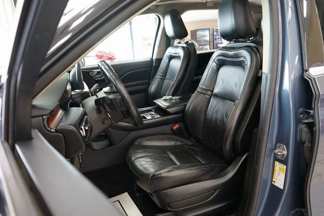 Used 2021 Lincoln Aviator Reserve AWD/4WD image 2