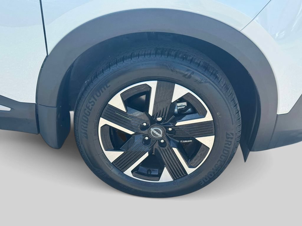 Used 2026 Nissan Kicks SV w/ SV Premium Package AWD/4WD image 8