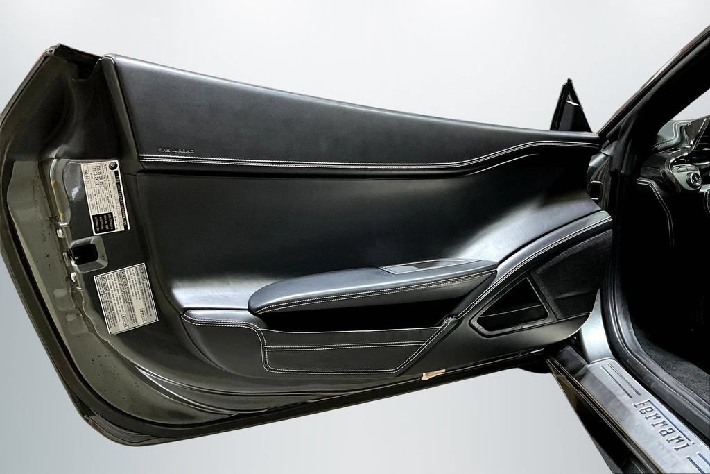 Used 2015 Ferrari 458 Italia Coupe RWD image 18