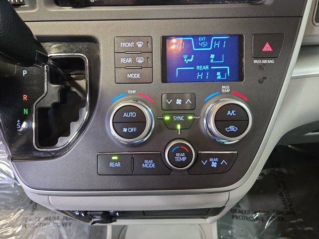 Used 2020 Toyota Sienna LE image 23