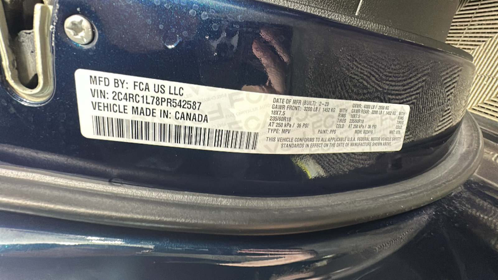 Used 2023 Chrysler Pacifica Touring-L w/ Uconnect Theater Family Group FWD image 12