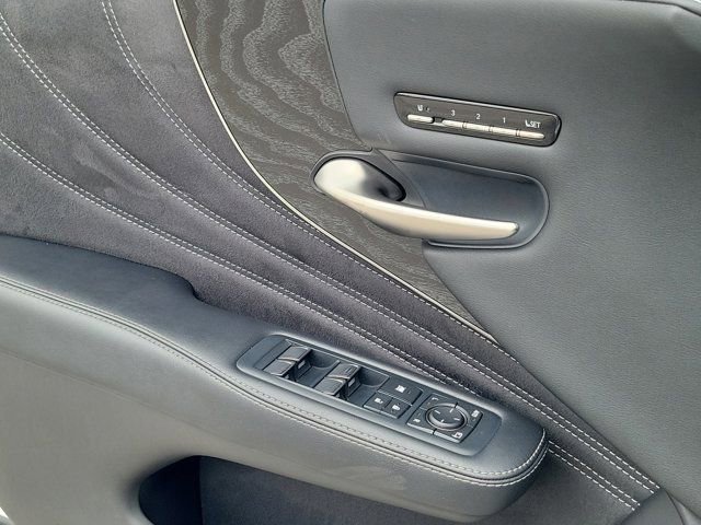 Used 2021 Lexus LS 500 AWD w/ Accessory Package (Z1) image 20