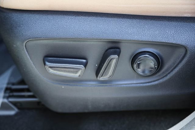 Used 2021 Toyota RAV4 XLE w/ Convenience Package FWD image 27