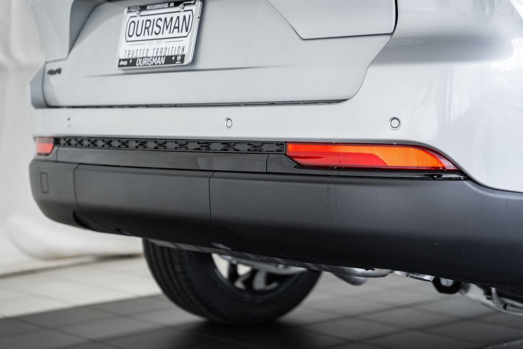 New 2025 Jeep Grand Cherokee Limited image 8