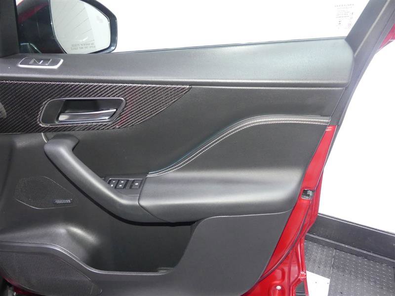 Used 2019 Jaguar F-PACE SVR image 17