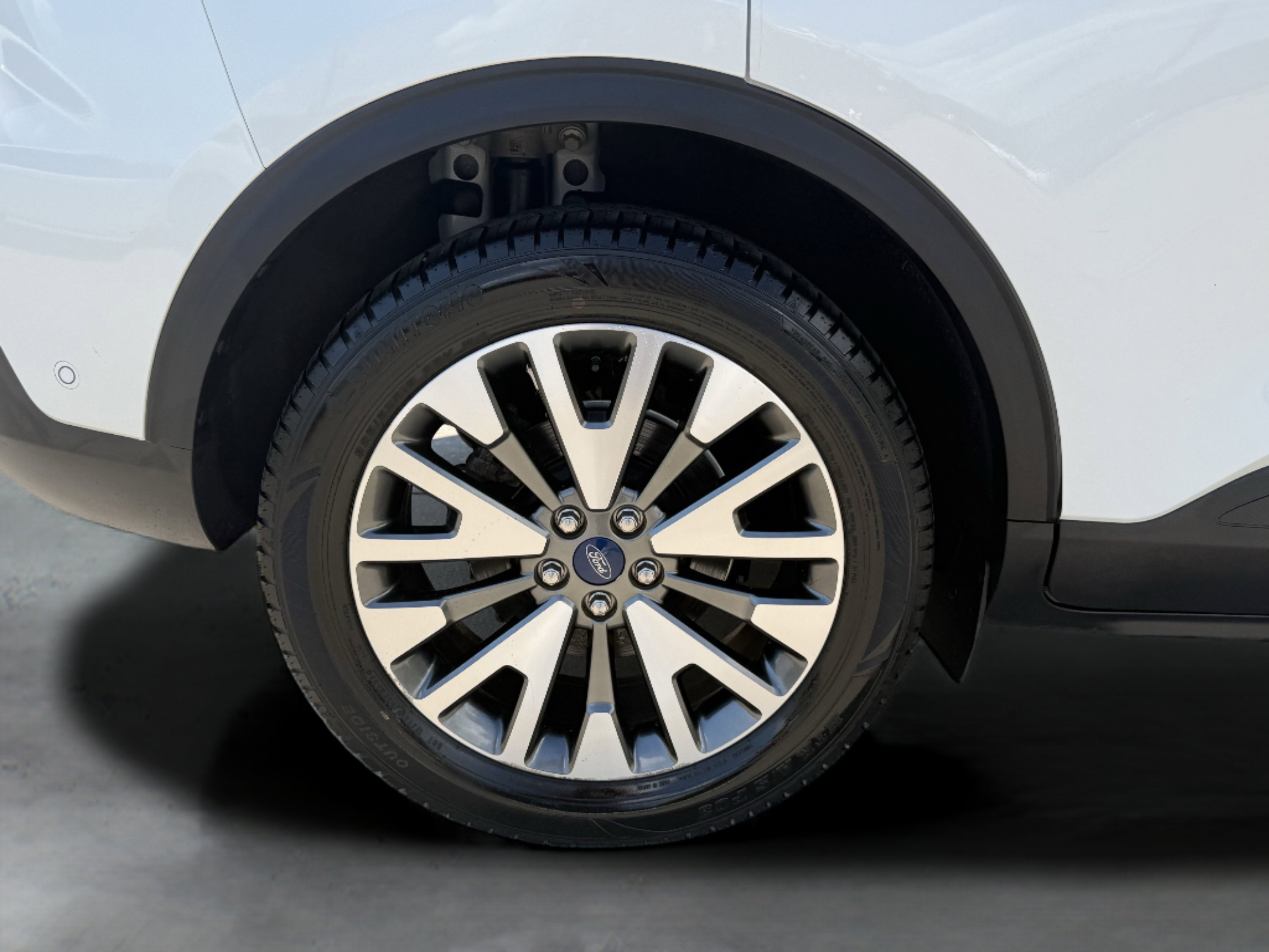 Used 2020 Ford Escape Titanium image 13