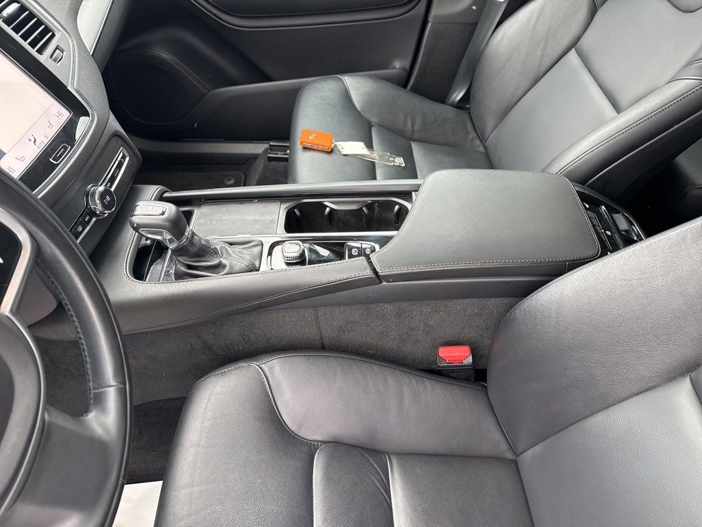 Used 2022 Volvo XC90 T5 Momentum w/ Climate Package image 31
