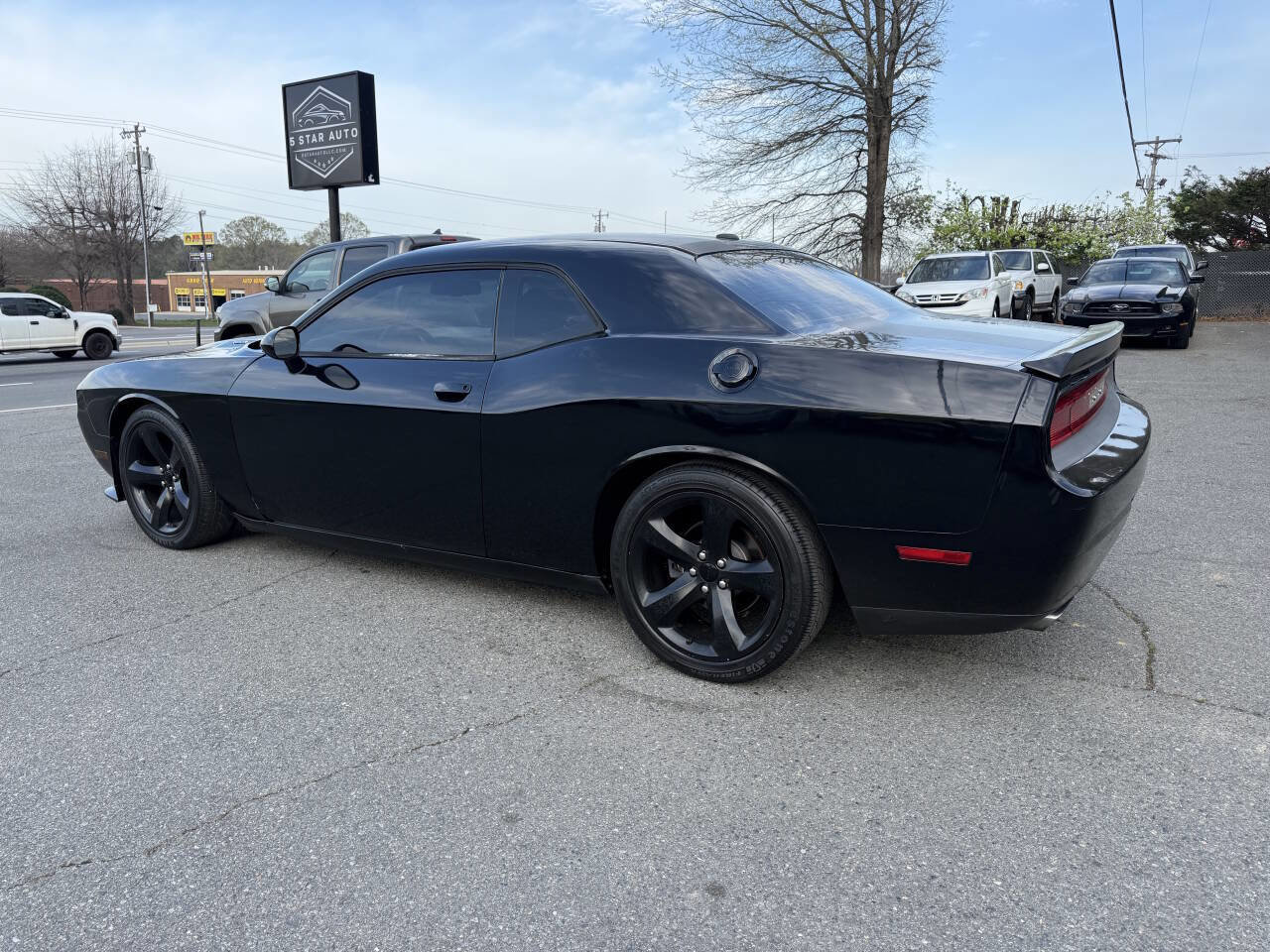 Used 2014 Dodge Challenger R/T w/ Blacktop Package image 7