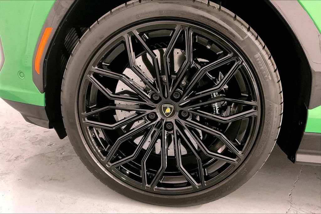 Used 2025 Lamborghini Urus SE AWD/4WD image 17