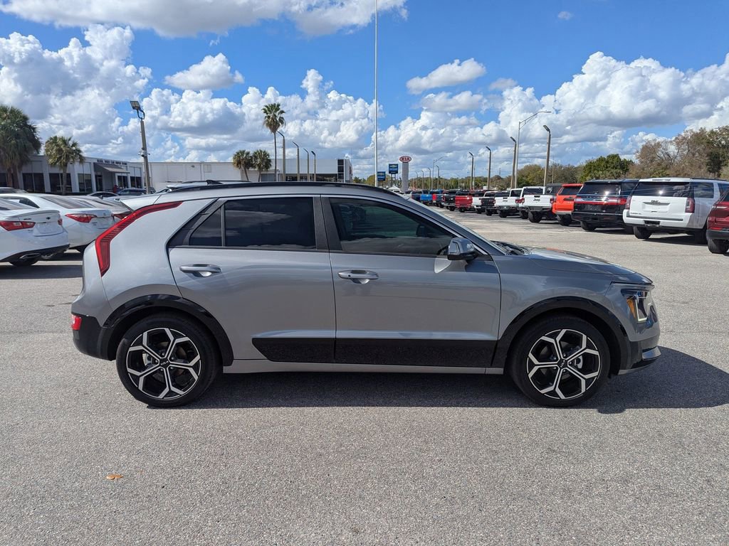 Used 2025 Kia Niro EX Touring image 3