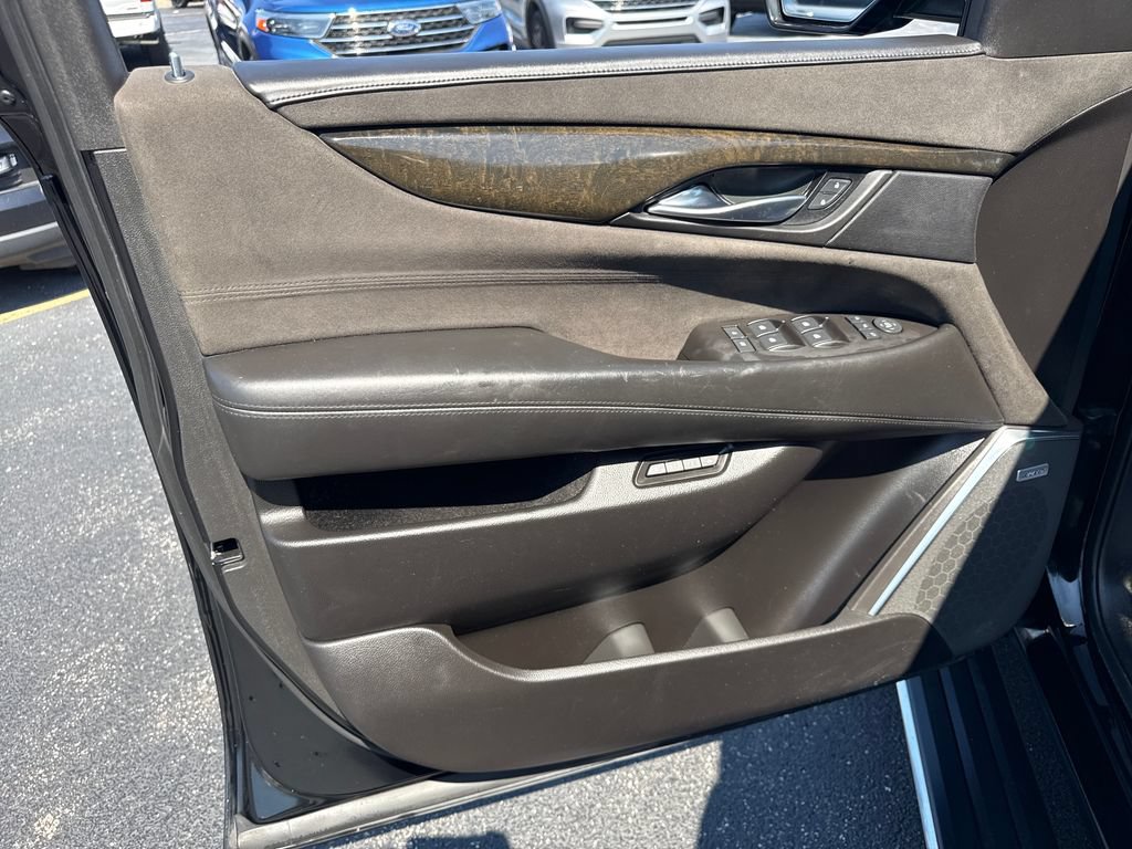 Used 2016 Cadillac Escalade ESV Platinum AWD/4WD image 37