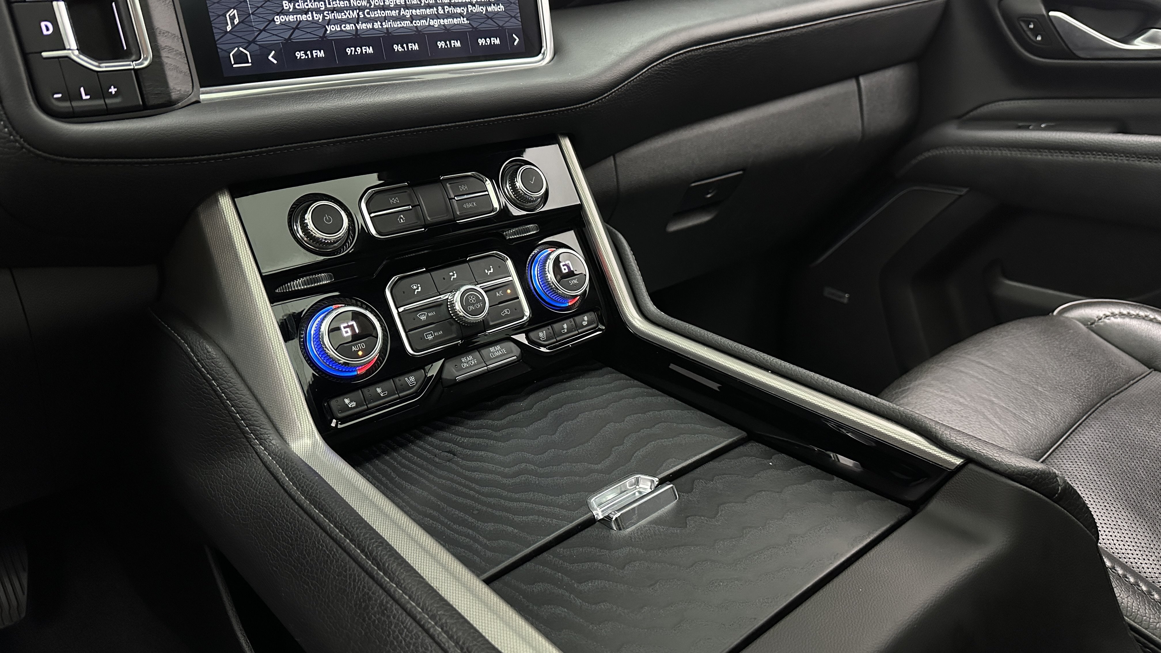 Used 2022 GMC Yukon Denali RWD image 19