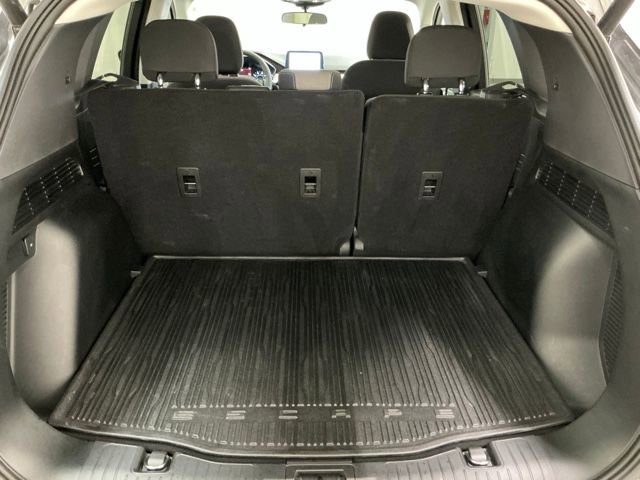 Used 2022 Ford Escape SE w/ SE Sport Appearance Package image 17