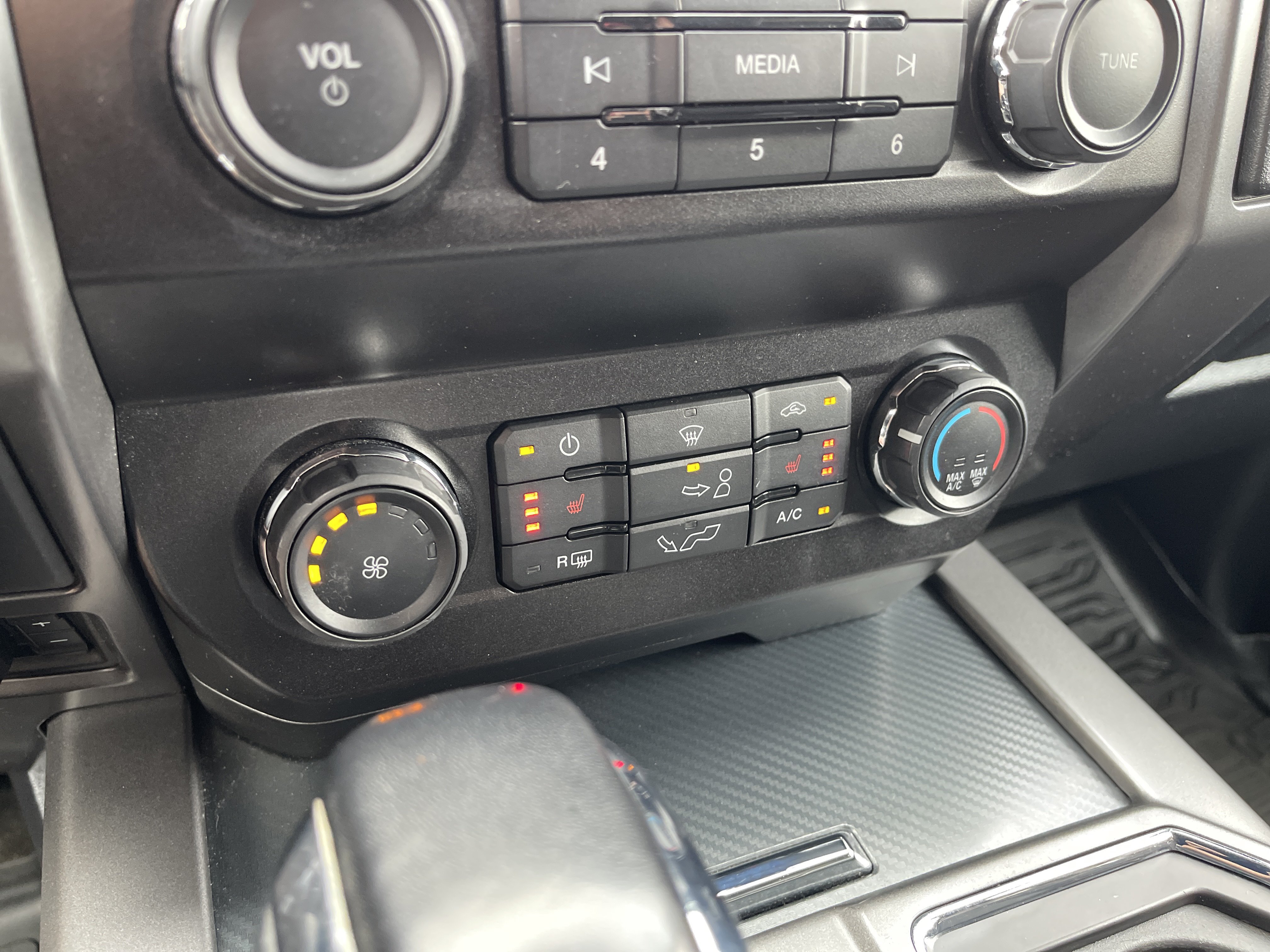 Used 2019 Ford F150 XLT w/ Equipment Group 302A Luxury AWD/4WD image 19