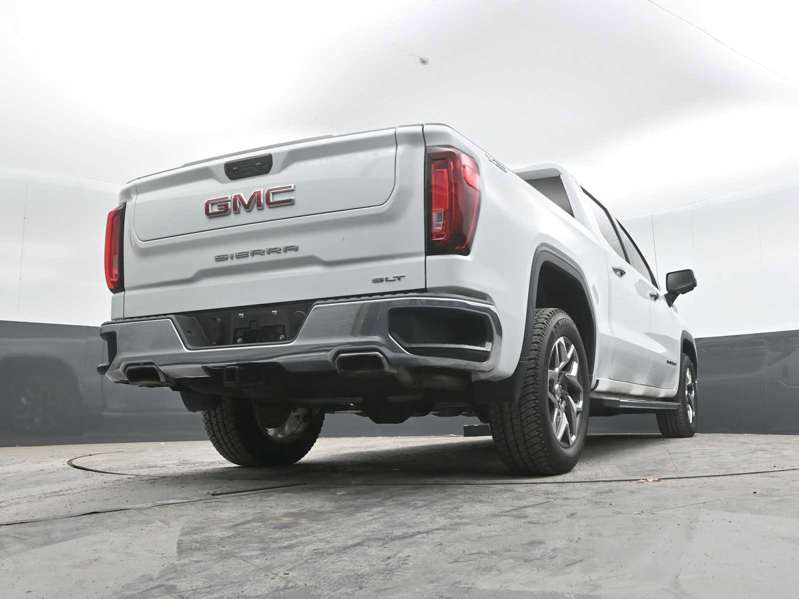 Used 2023 GMC Sierra 1500 SLT w/ SLT Premium Package AWD/4WD image 33