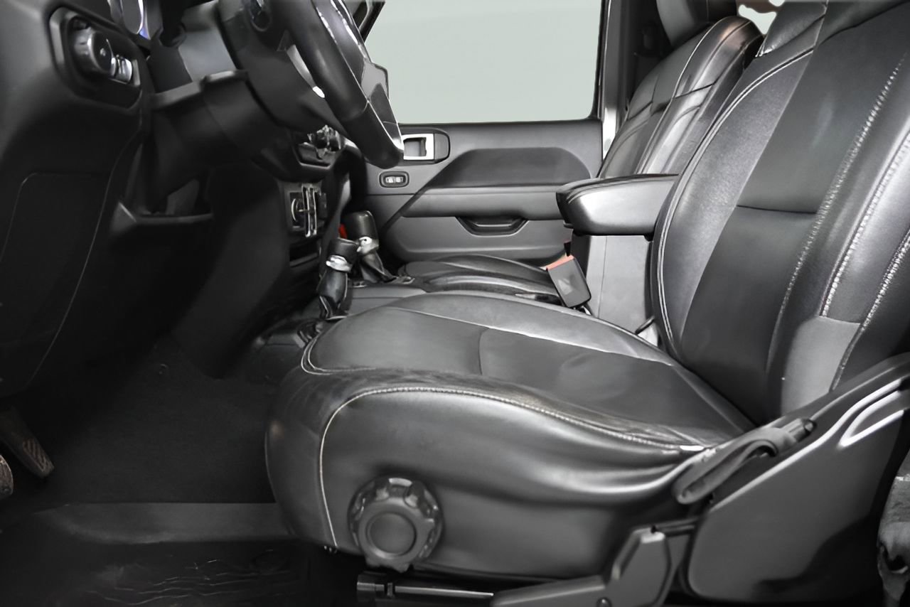 Used 2019 Jeep Wrangler Unlimited Sahara image 17