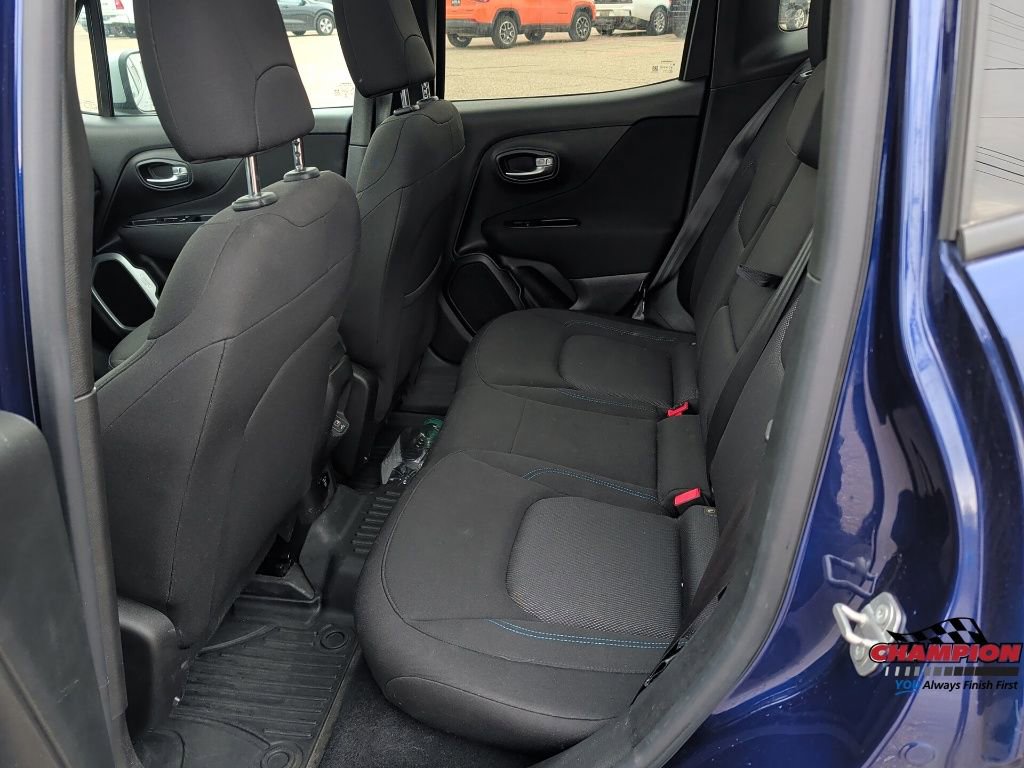 Used 2021 Jeep Renegade Latitude w/ Convenience Group AWD/4WD image 16