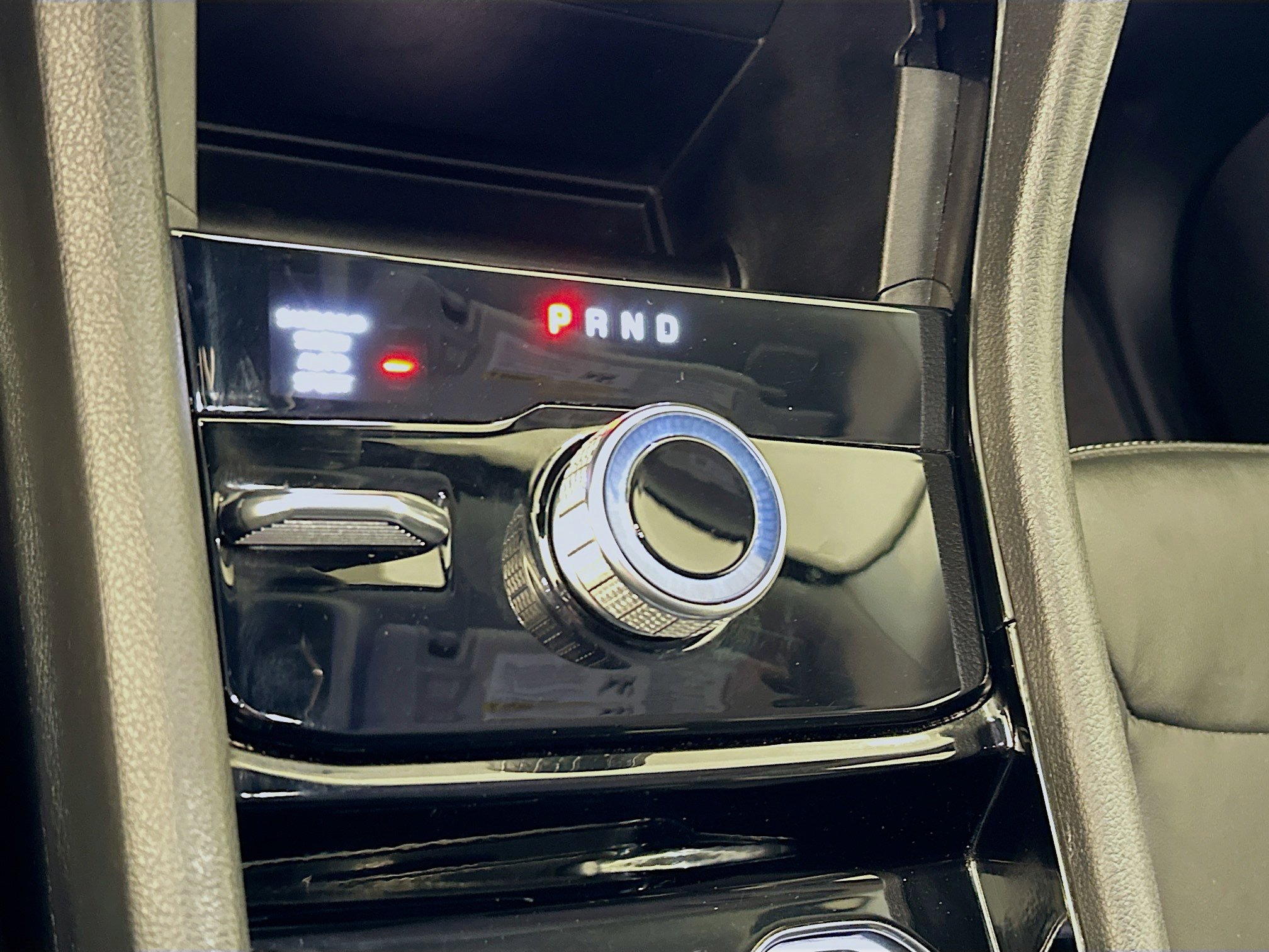 Used 2023 Jeep Grand Cherokee Limited w/ Black Appearance Package image 25