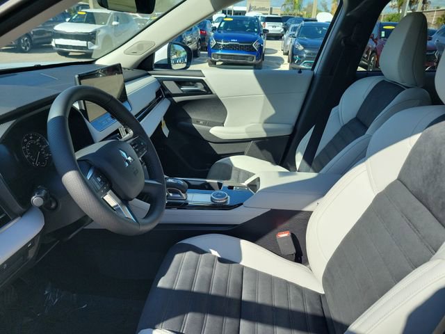 New 2026 Mitsubishi Outlander SE image 19
