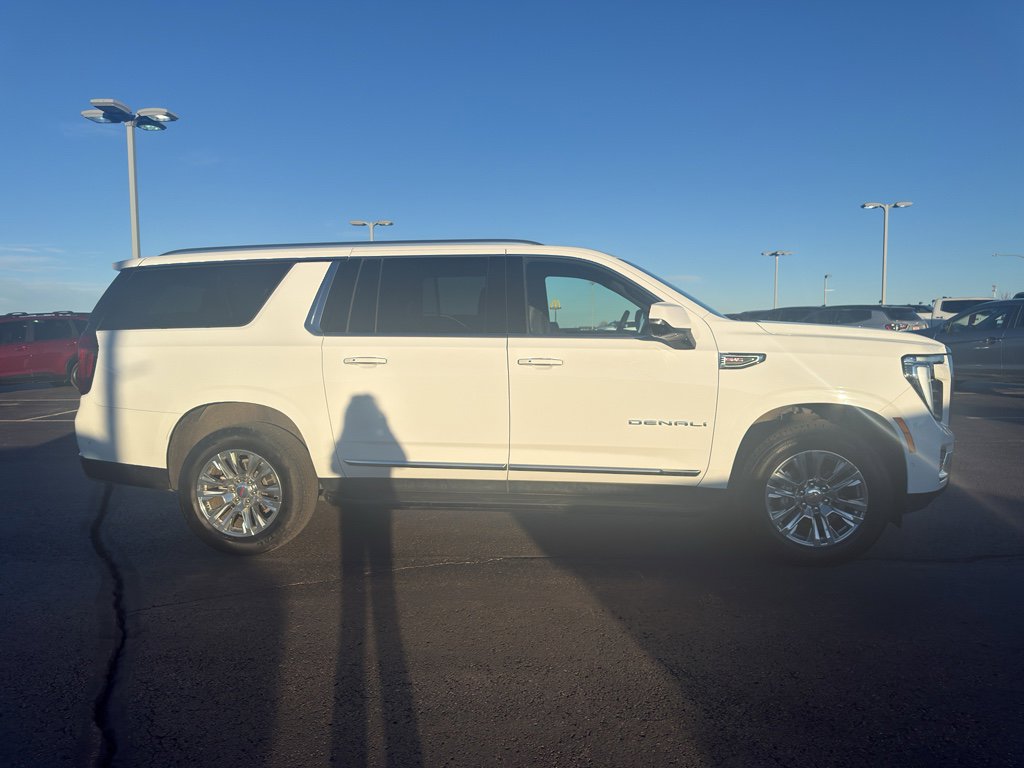 Used 2025 GMC Yukon XL Denali image 4