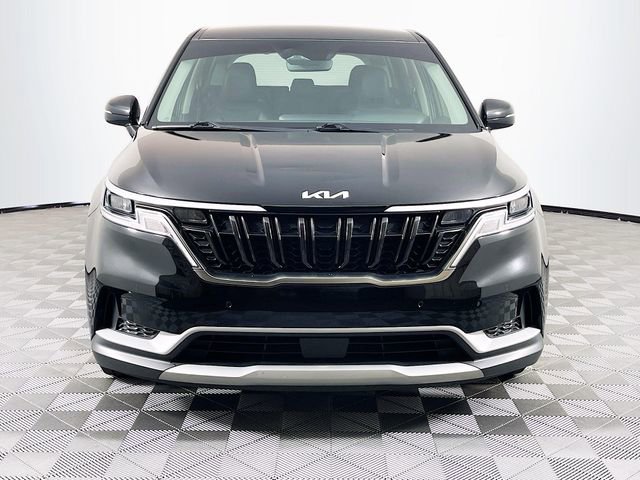 Used 2024 Kia Carnival EX image 3