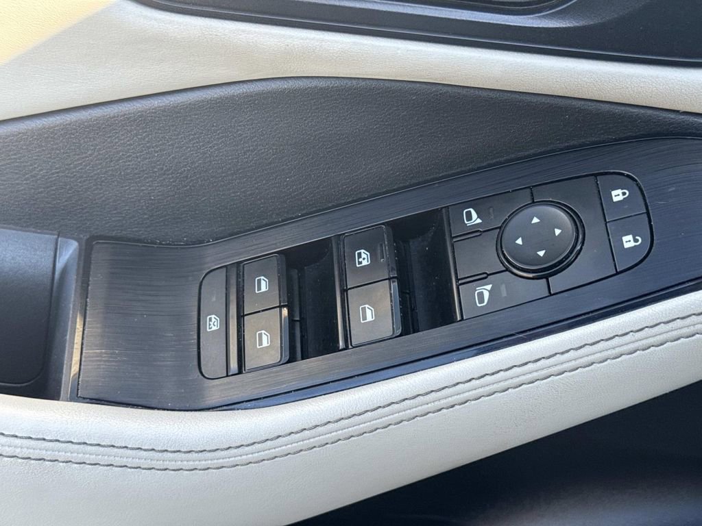 Certified 2022 Nissan Rogue SV w/ SV Premium Package image 21