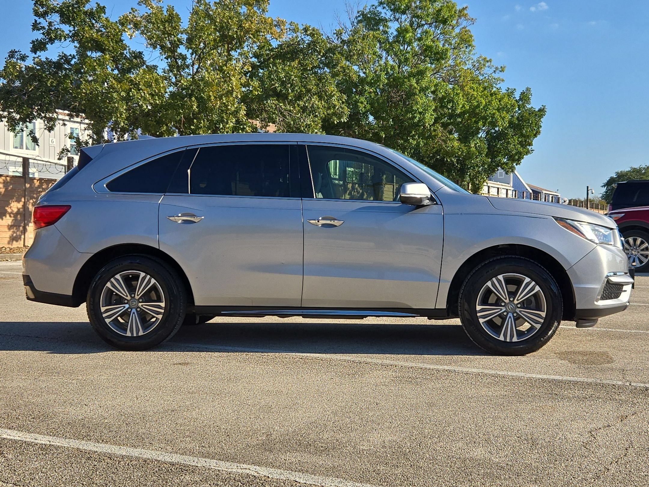 Used 2019 Acura MDX FWD image 2