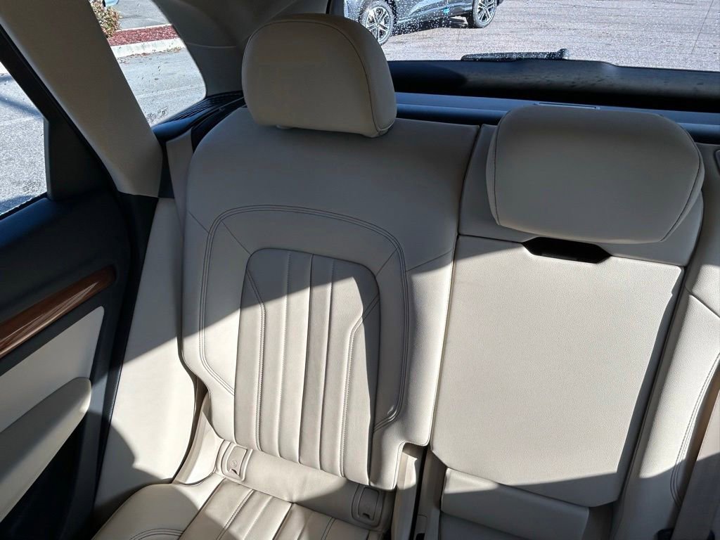 Used 2023 Audi Q5 2.0T Premium w/ Convenience Package AWD/4WD image 12