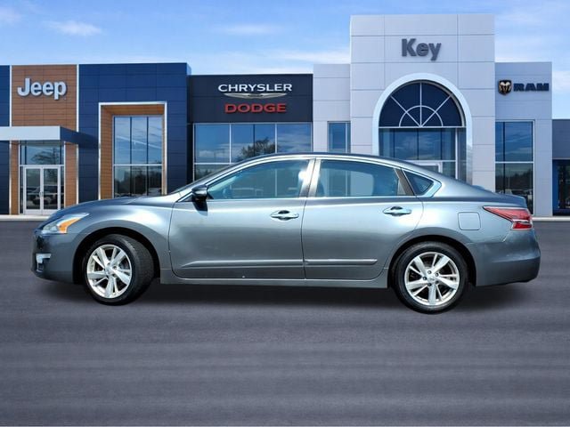 Used 2015 Nissan Altima 2.5 SV w/ Convenience Package FWD image 2