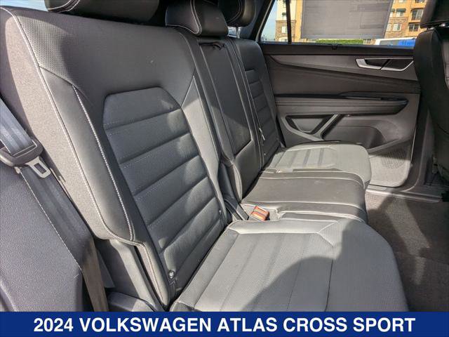 New 2024 Volkswagen Atlas Cross Sport SEL R-Line AWD/4WD image 18