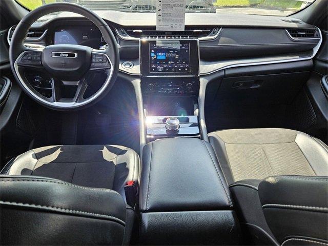 Used 2023 Jeep Grand Cherokee Altitude image 7