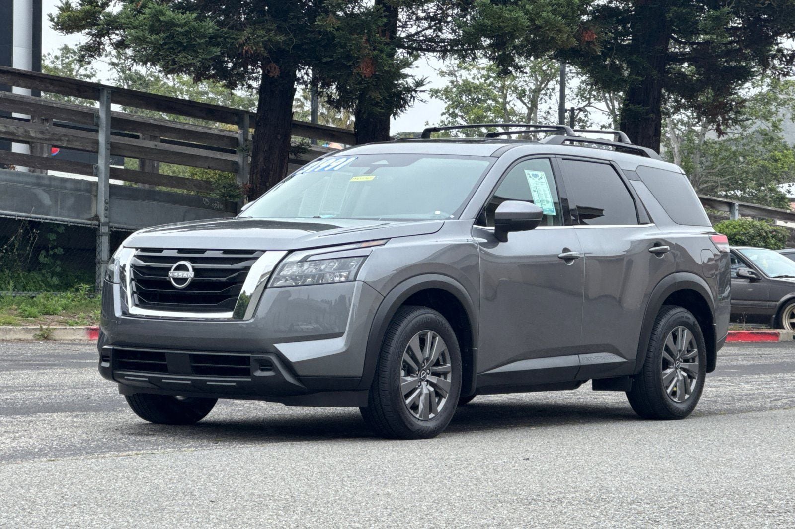 Used 2024 Nissan Pathfinder SV w/ SV Premium Package FWD image 9
