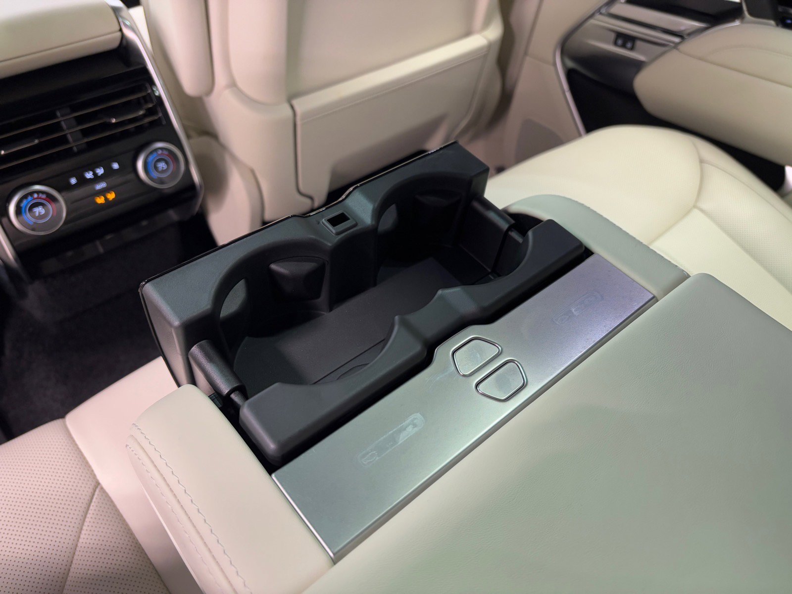 Used 2023 Land Rover Range Rover SE image 26