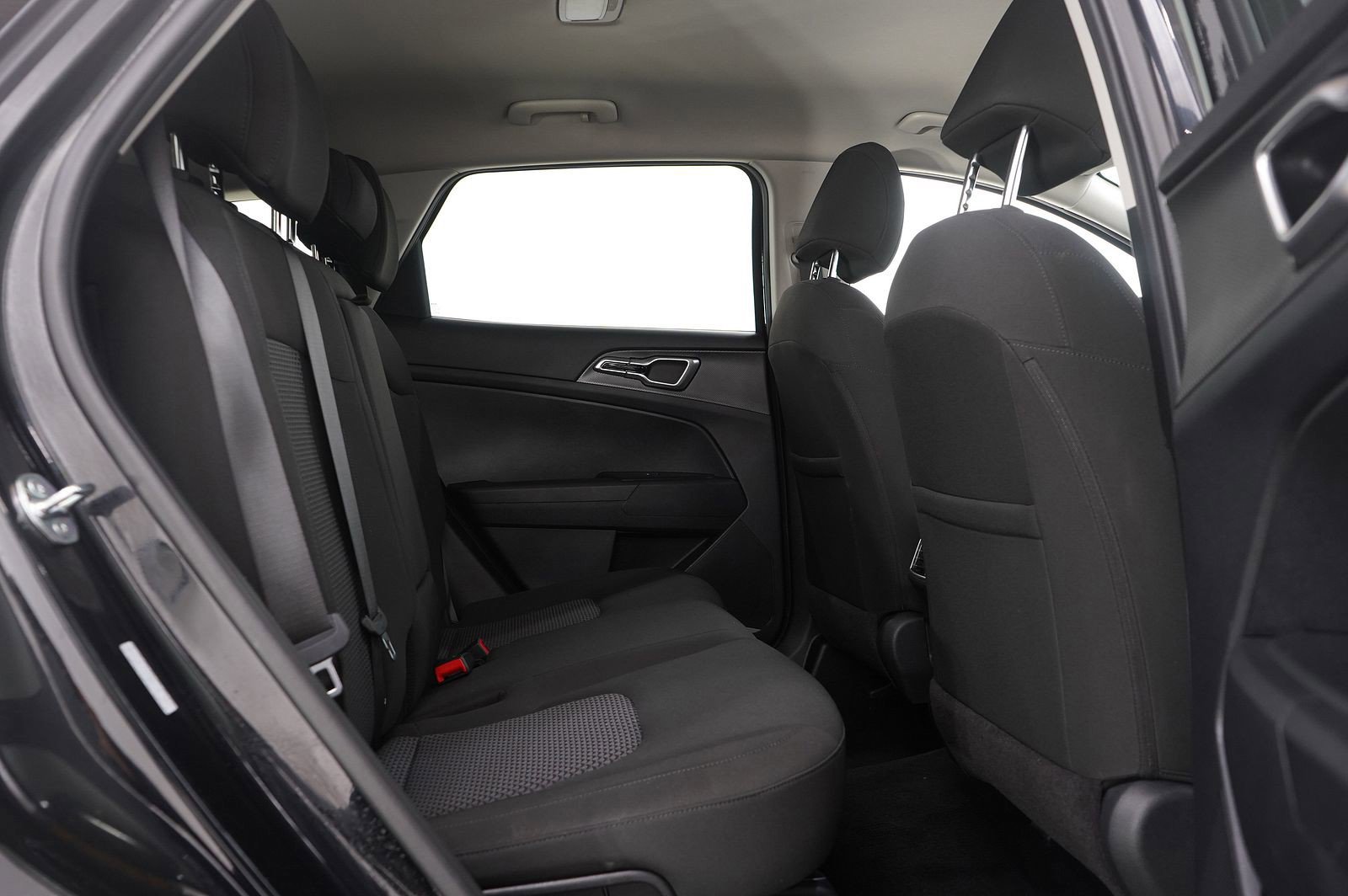 Used 2025 Kia Sportage LX image 13