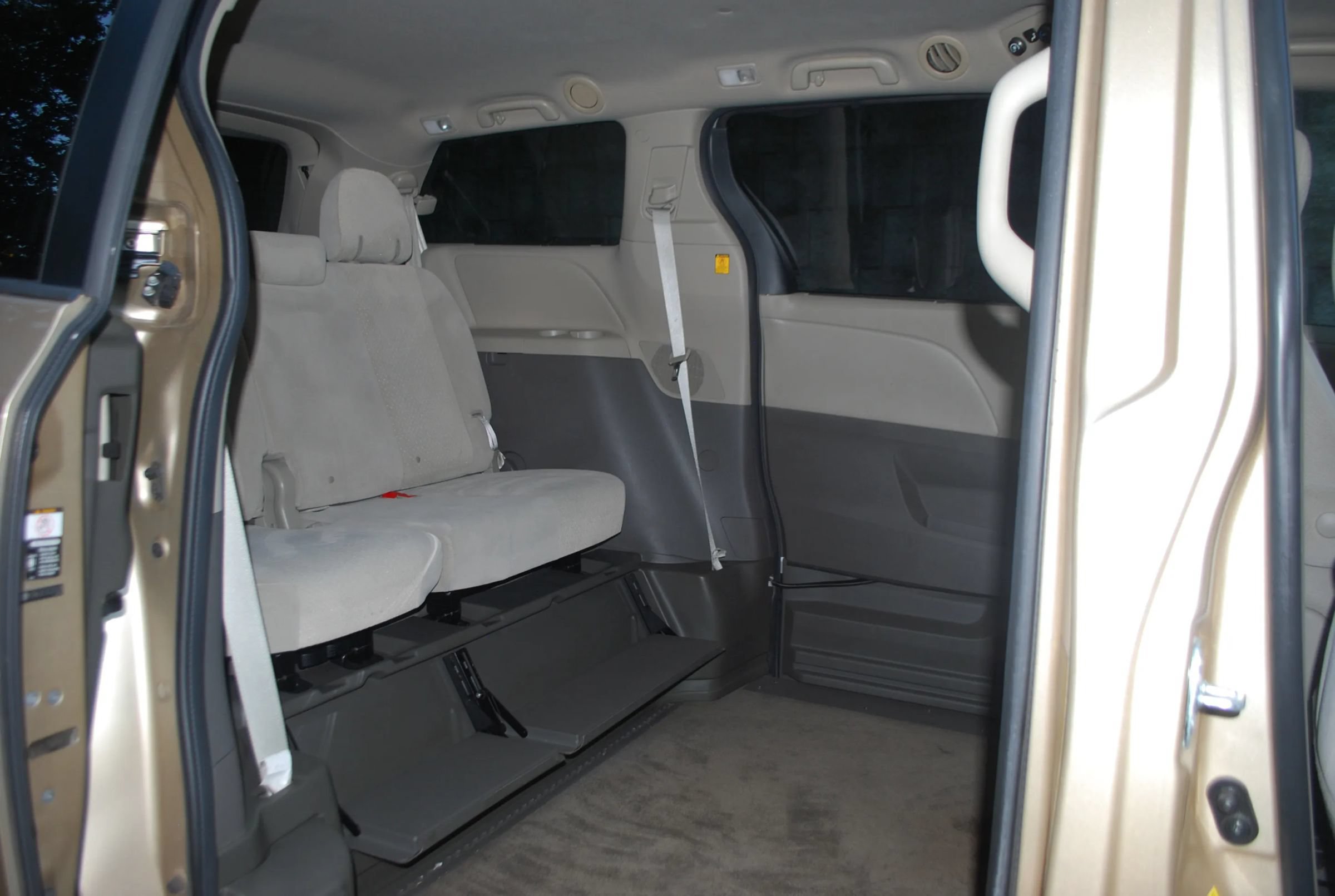 Used 2012 Toyota Sienna LE FWD image 15