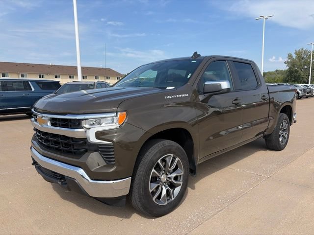 Used 2024 Chevrolet Silverado 1500 LT AWD/4WD image 7