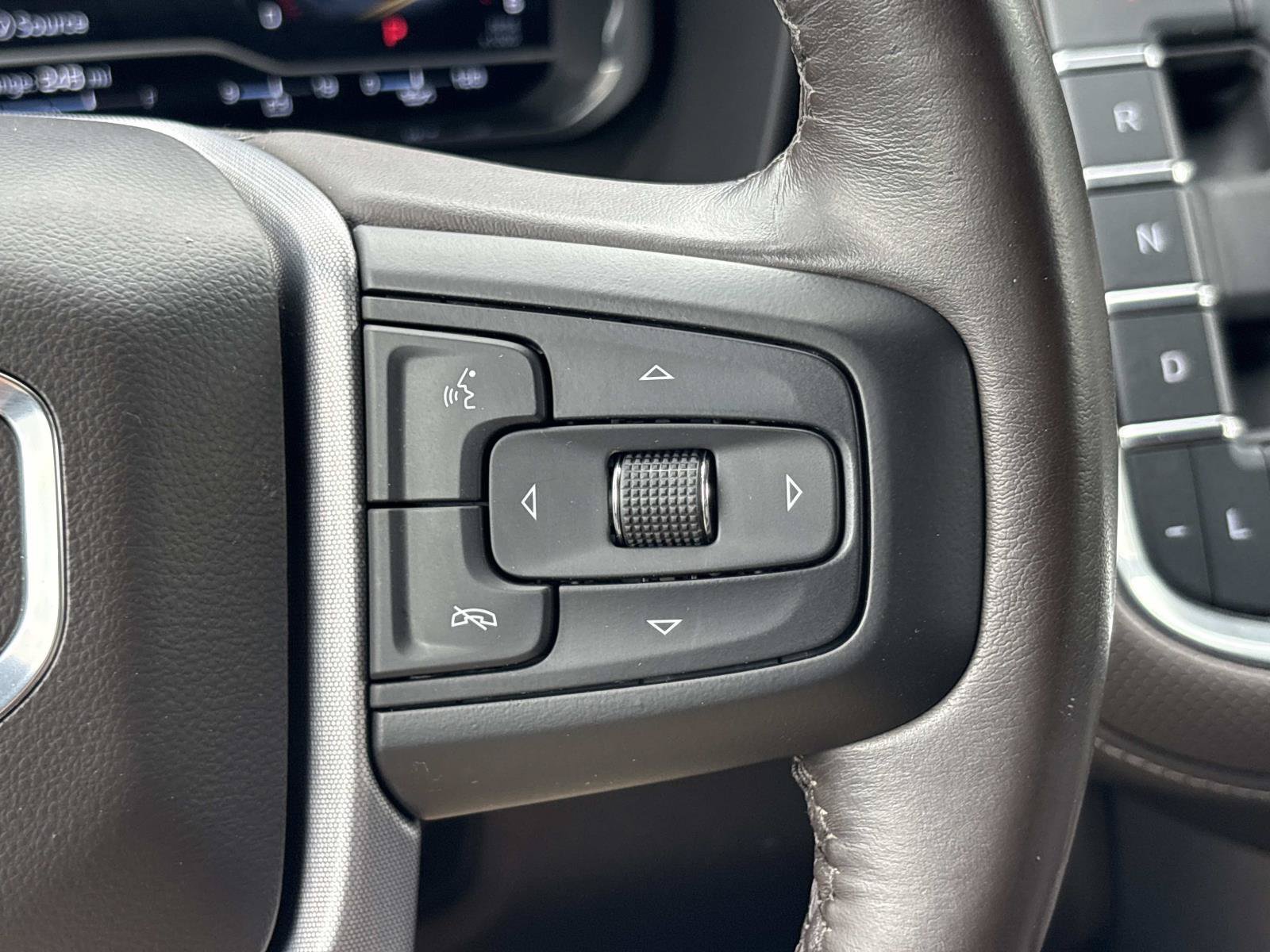 Used 2023 GMC Yukon XL SLT AWD/4WD image 19