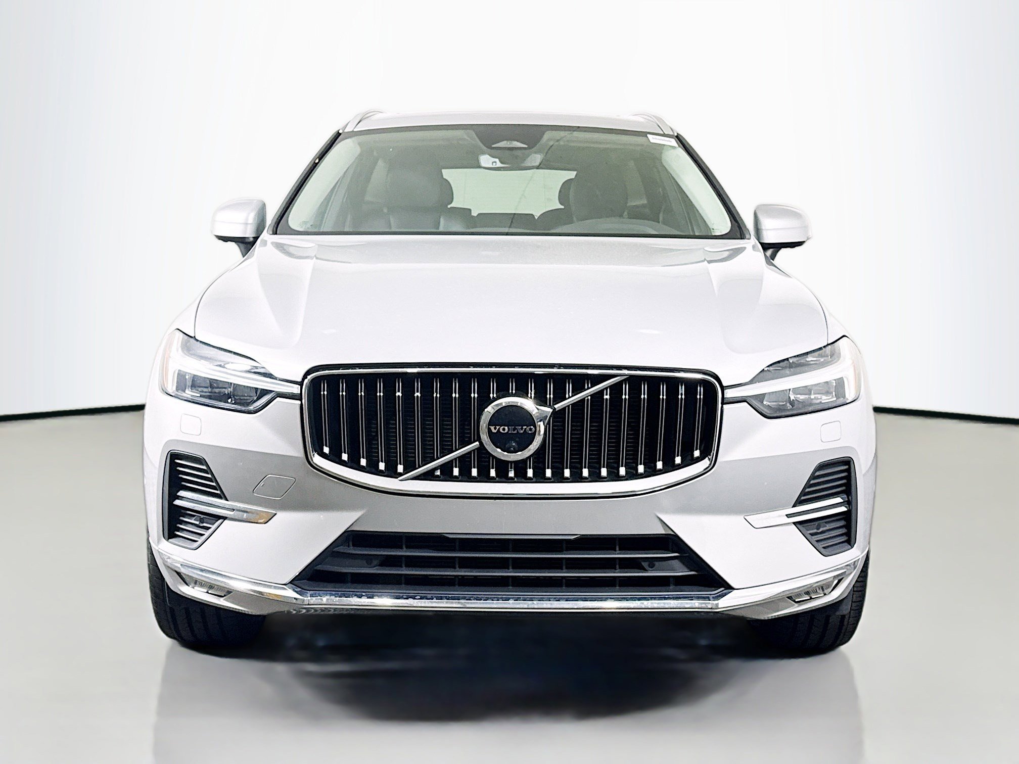 Used 2023 Volvo XC60 B5 Plus w/ Protection Package Premier image 2