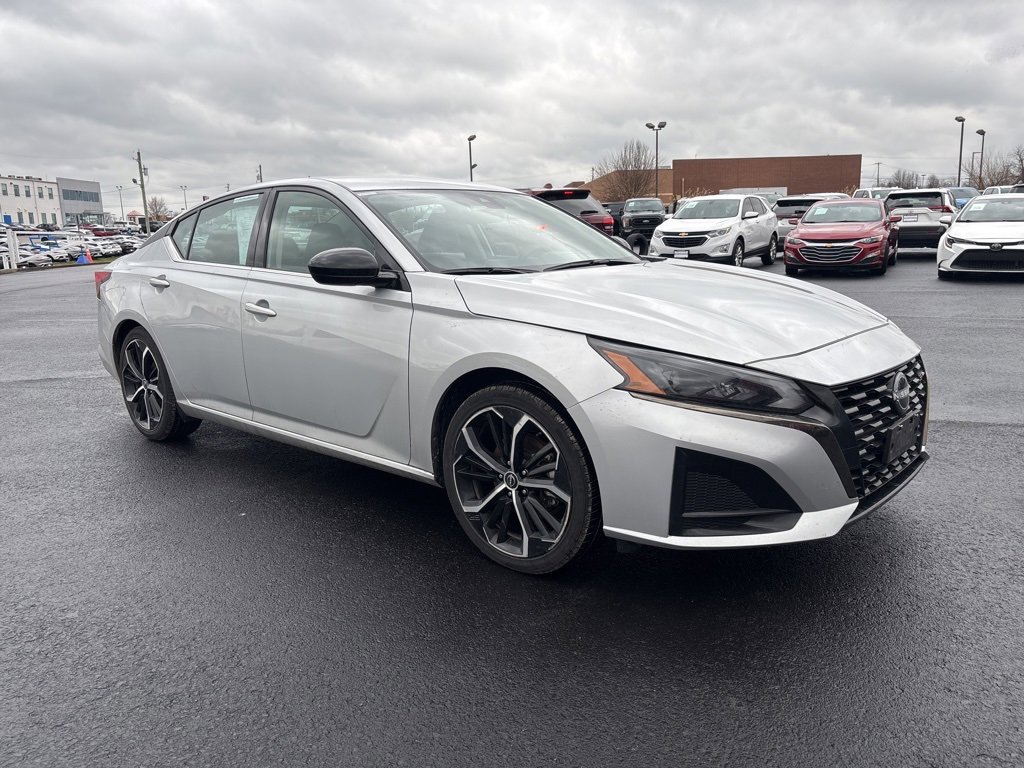 Used 2024 Nissan Altima 2.5 SR image 3