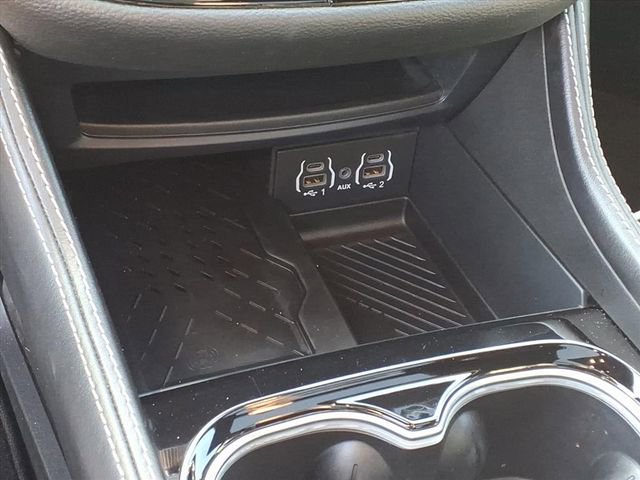 Used 2025 Chrysler Pacifica Limited image 25