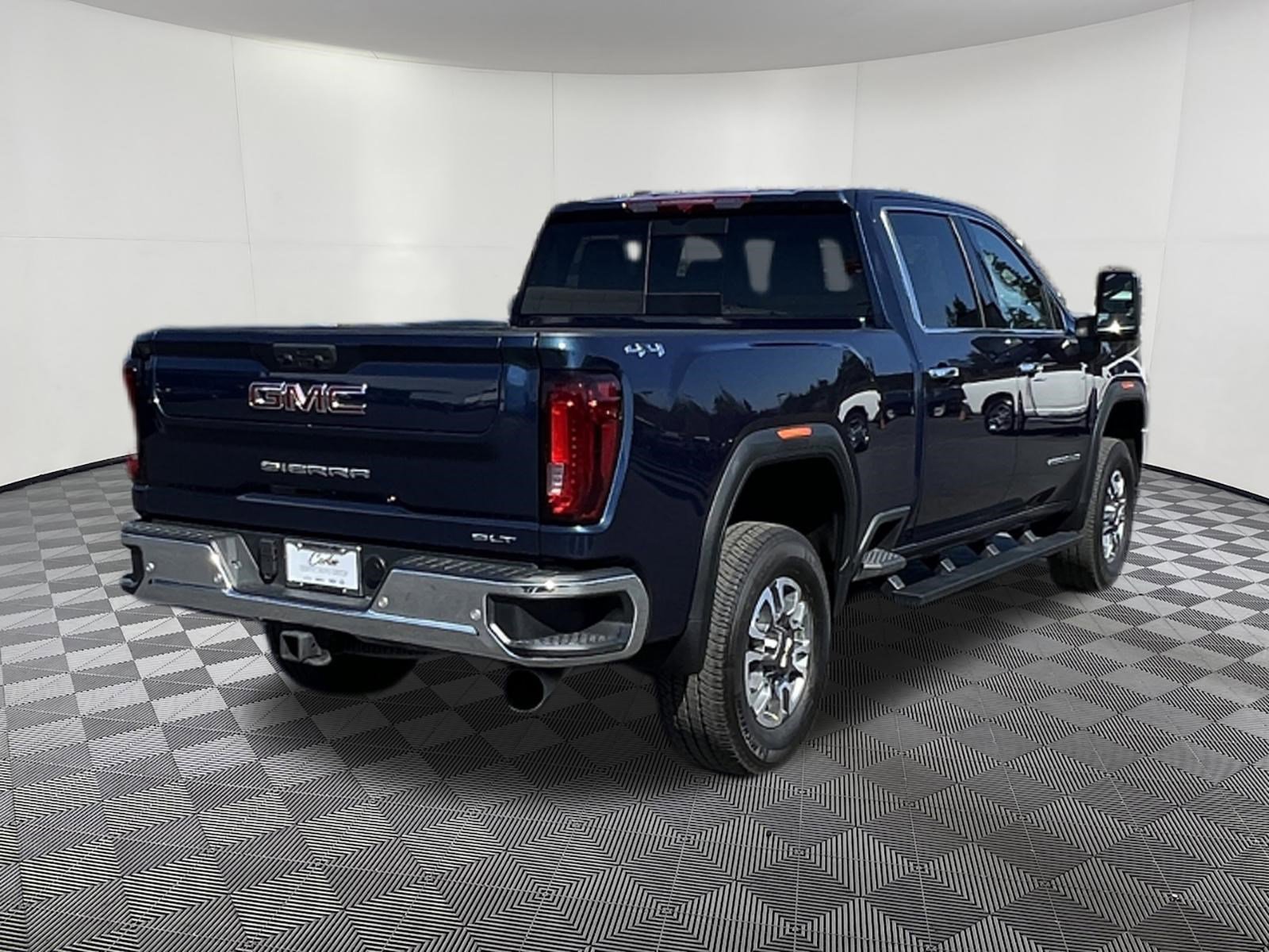 Used 2022 GMC Sierra 2500 SLT w/ SLT Preferred Package AWD/4WD image 6