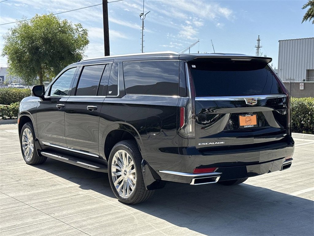 Used 2024 Cadillac Escalade ESV Premium Luxury image 5