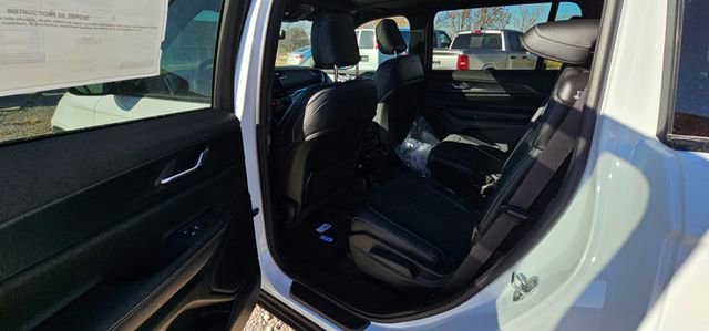 New 2025 Jeep Grand Cherokee L Altitude image 60